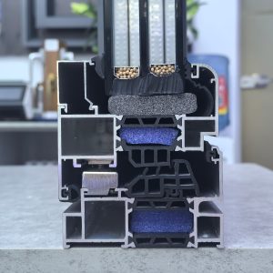 Serie di finestre in alluminio a intercapedine termica 86